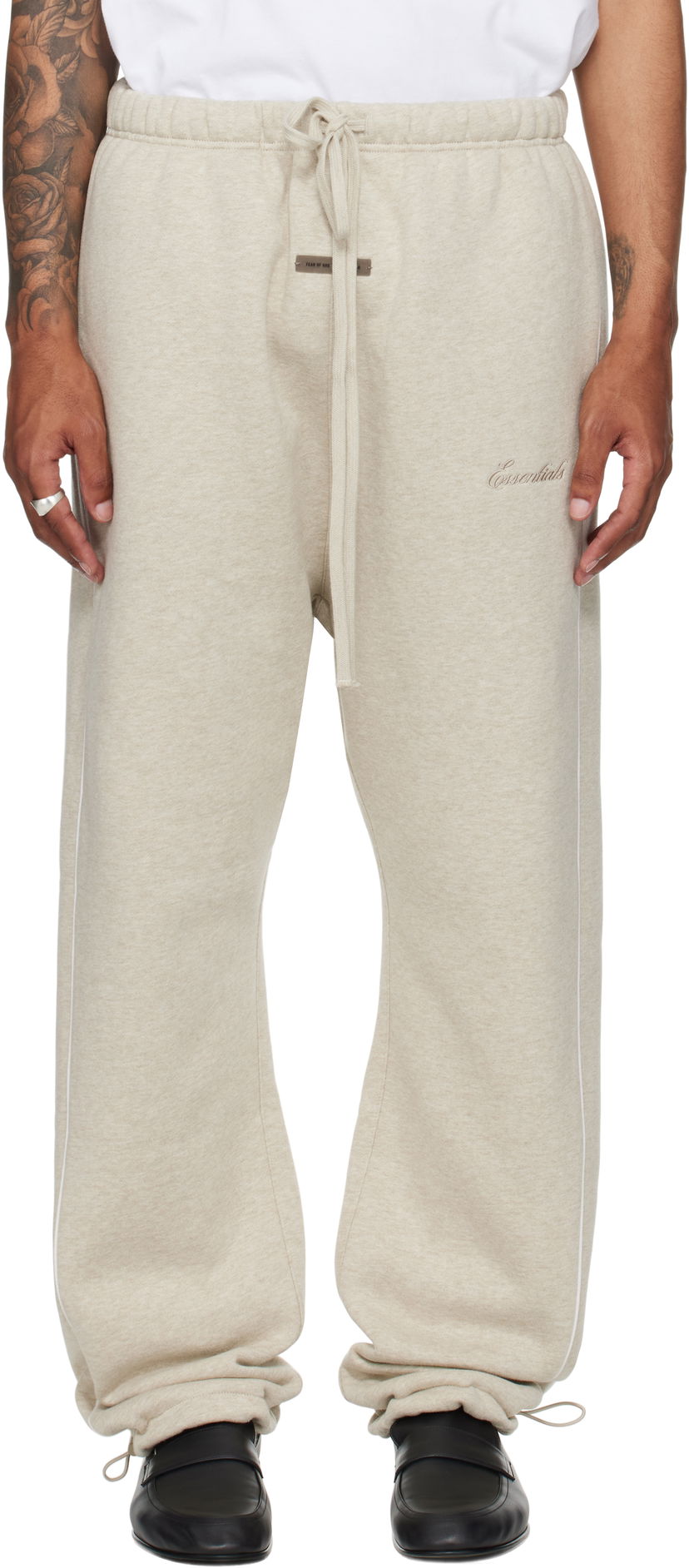 Verryttelyhousut Fear of God Fear of God ESSENTIALS Relaxed Fleece Piping Sweatpants Beige | 130SP258062F