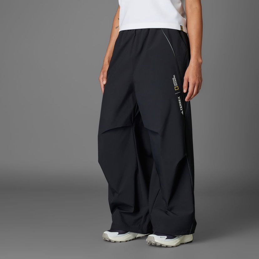 Housut adidas Performance National Geographic AEROREADY Woven Pants Musta | JD5847