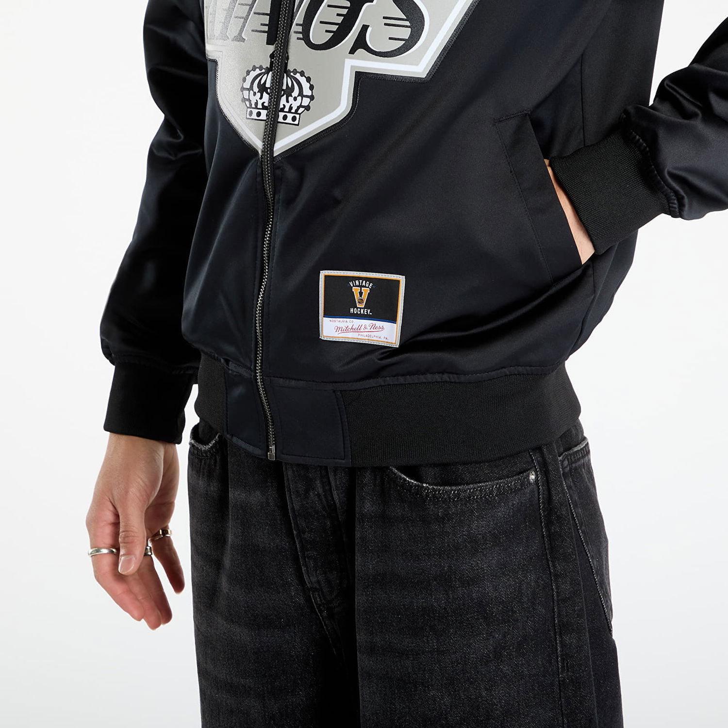 Bomber-takki Mitchell & Ness NHL Maxxed Out Satin Jacket Kings Wayne Gretzky XL Musta | JK11279-LAKBLCK, 1