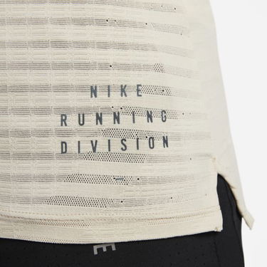 Tankkitoppi Nike Dri-FIT ADV Run Division Pinnacle Running Tank Ruskea | DQ4774-206, 1