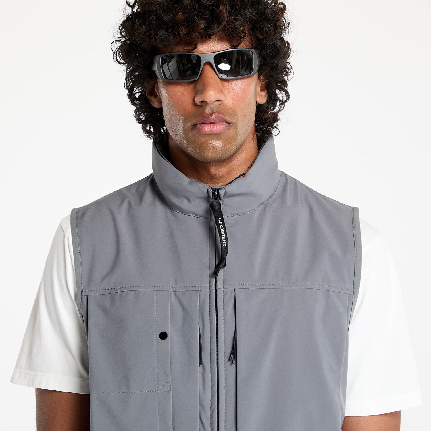 Liivi C.P. Company C.P. Company Shell-R Hooded Vest Harmaa | 18CMVE132A005968A-935, 1