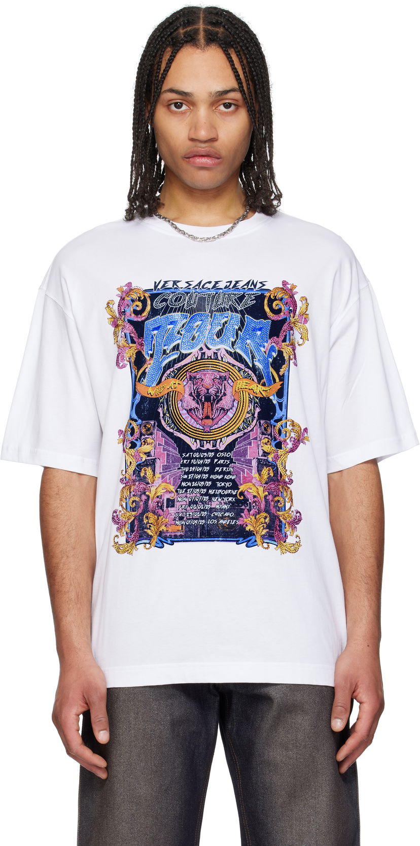T-paita Versace Versace Jeans Couture Logo Tour Graphic T-Shirt Valkoinen | E78GAHC03_ECJ01C