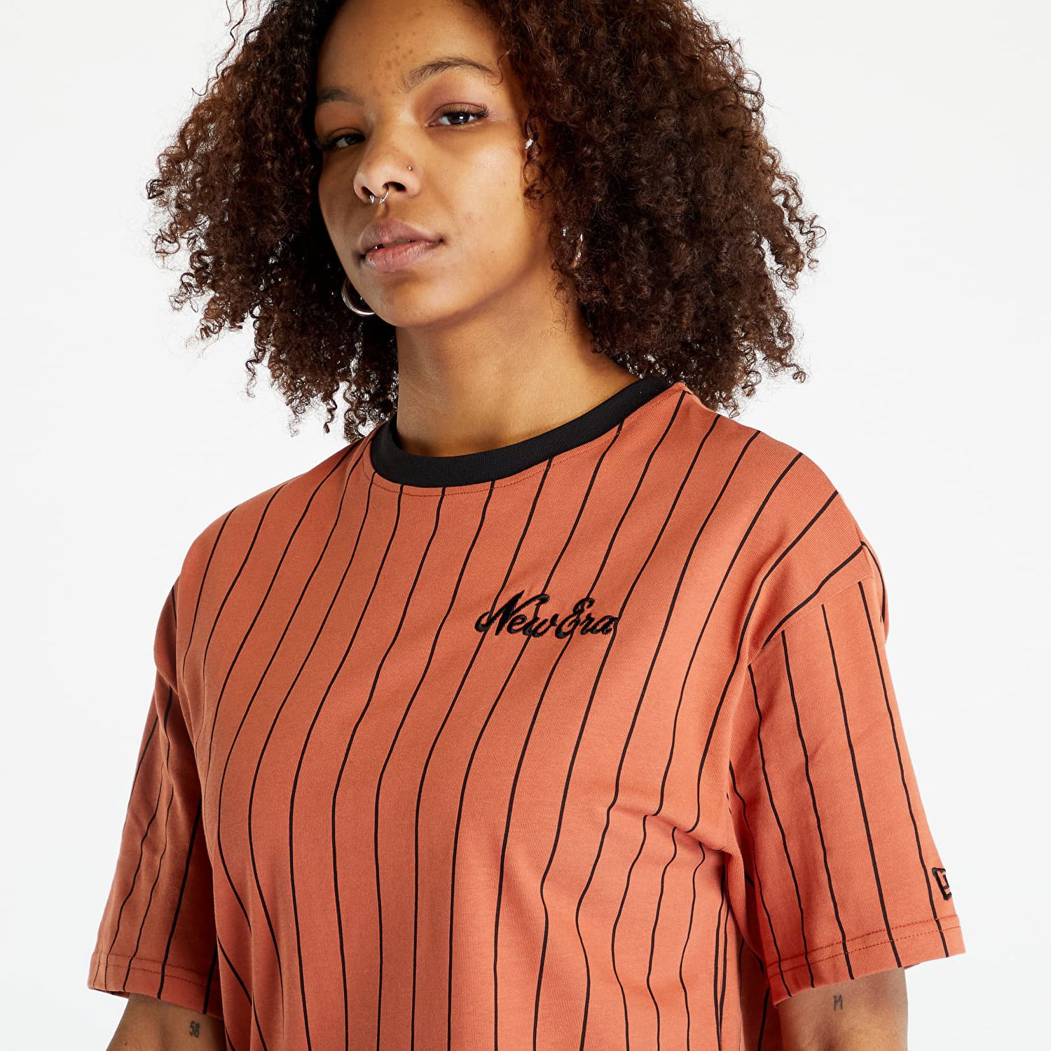 T-paita New Era Pinstripe Oversized T-Shirt Medium Ruskea | 60332278, 1