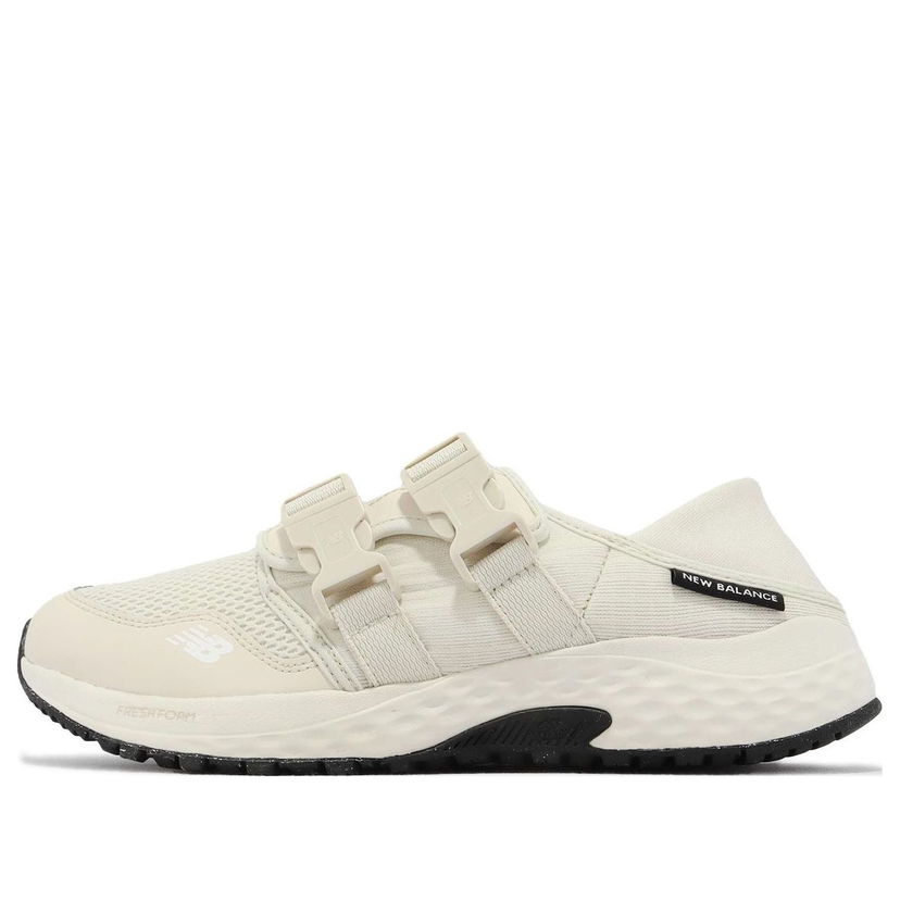 Tennarit ja kengät New Balance Fresh Foam 700 Valkoinen | UA700OW1