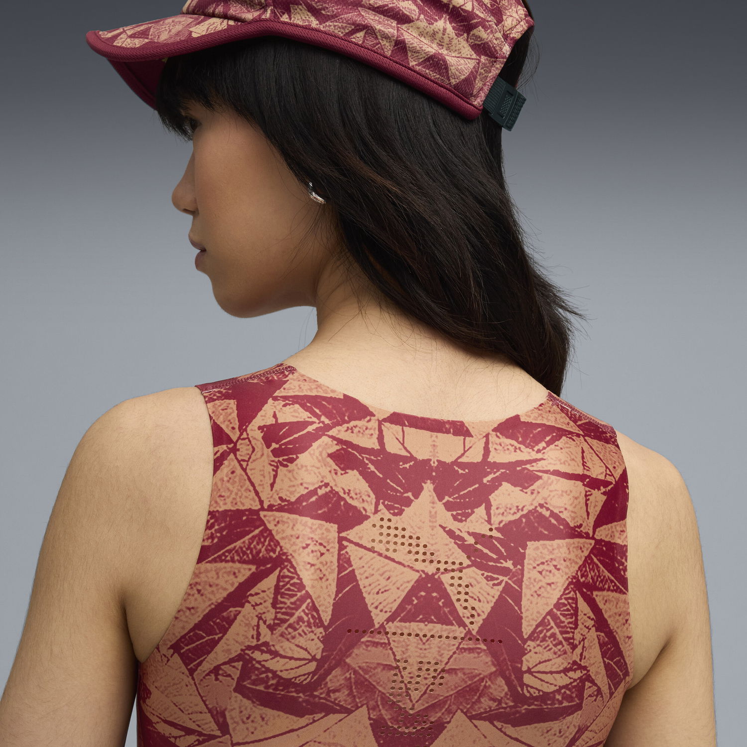 Crop top Puma PUMA x SAYSKY Abstract Pattern Crop Running Top Monivärinen | 527835_90, 1