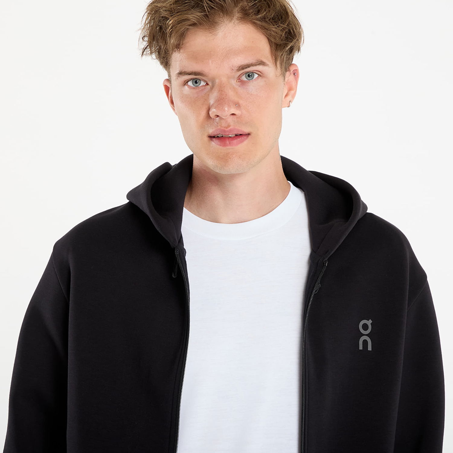 Huppari On Running Focus Tech Zip Hoodie Musta | 1MF30300553, 1