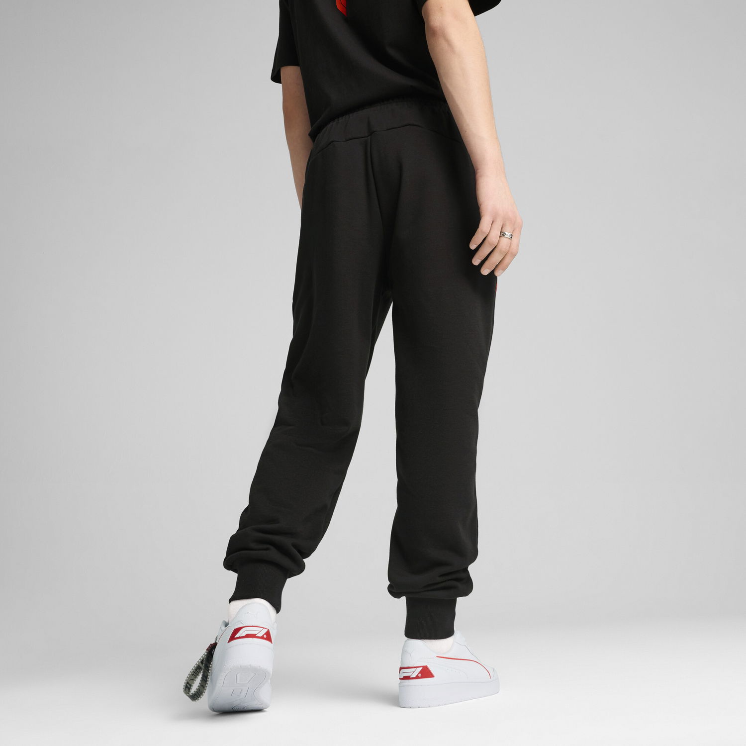 Verryttelyhousut Puma F1® ESS+ Relaxed Fit Sweatpants Musta | 630123_01, 1