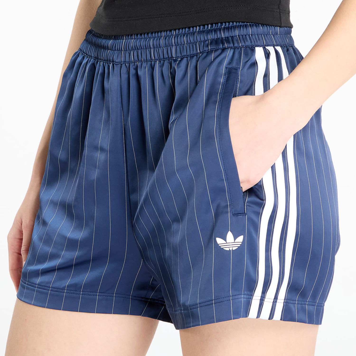 Shortsit adidas Originals adidas Originals Pin-Stripe Satin Shorts Tummansininen | KD2285, 1