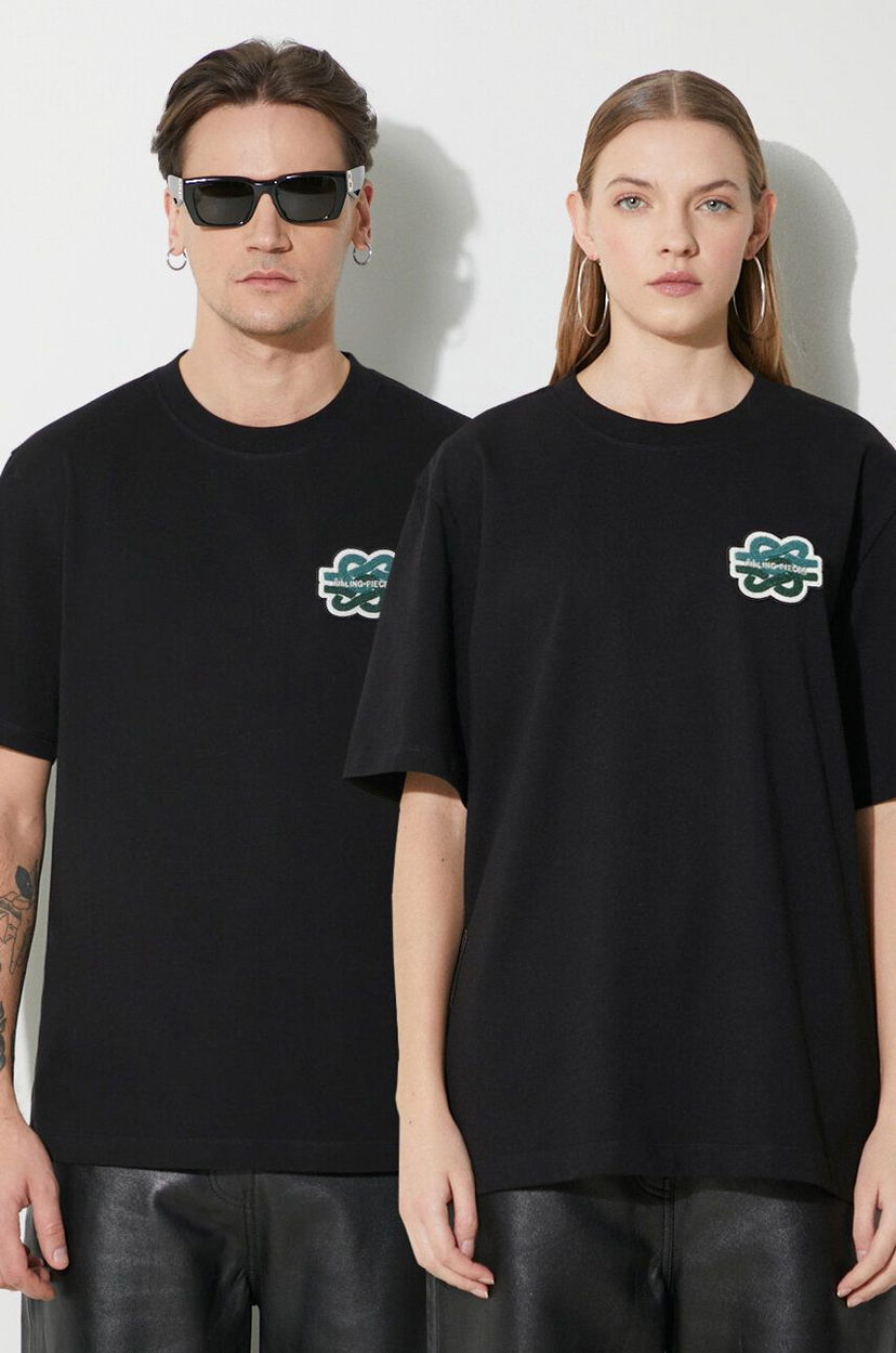T-paita Filling Pieces T-Shirt Gowtu With Application Musta | 74433921861