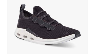 Tennarit ja kengät On Running Cloudeasy Musta | 76.98445, 2