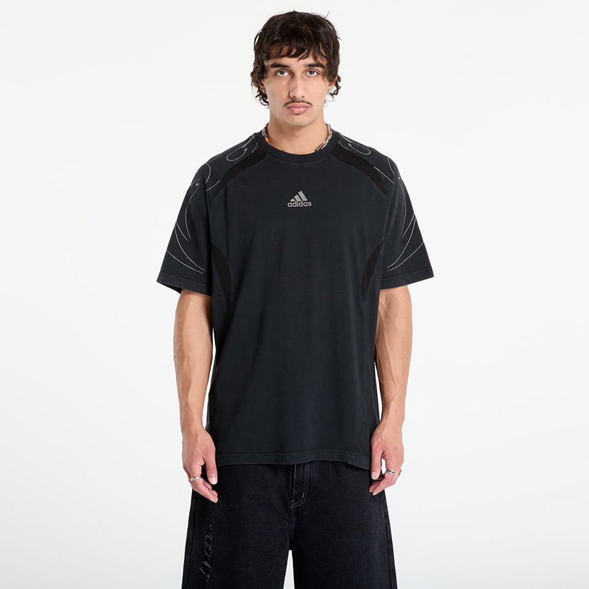 T-paita adidas Originals Adilenium Season 4 Teamgeist Graphic Tee Musta | KF8538