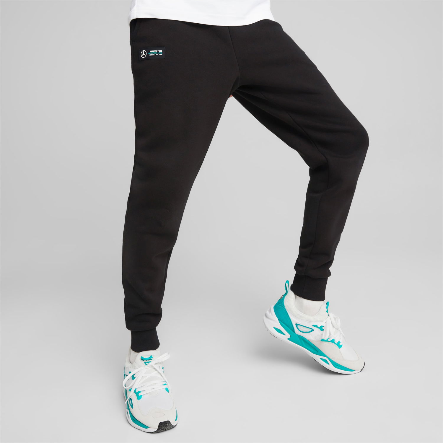 Verryttelyhousut Puma Mercedes AMG Petronas Motorsport F1 Essentials Fleece Pants Musta | 537314_01, 0