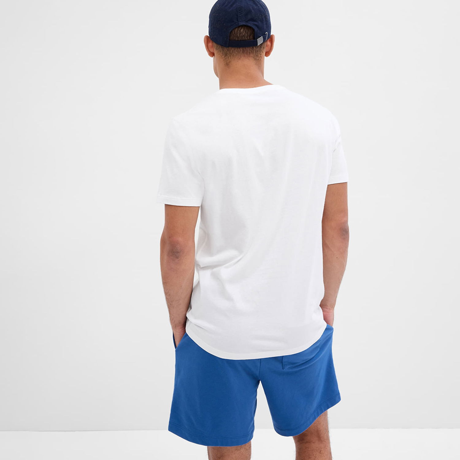 T-paita GAP Micro Logo Vee Neck Tee White V2 Global Valkoinen | 753771-00, 1
