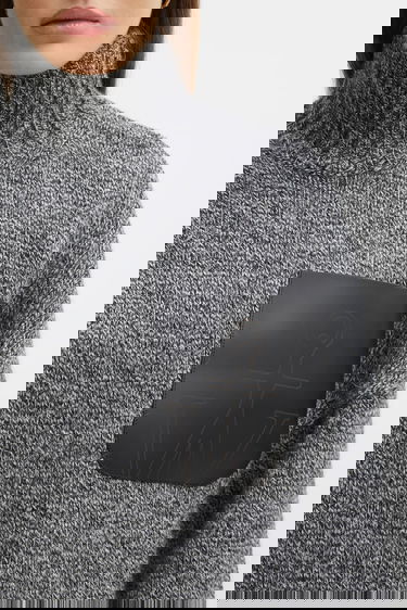 Villapaita JW Anderson JW Anderson Turtleneck Wool Blend Sweater with Leather Patch Pocket Harmaa | KW1292.YN0367, 3