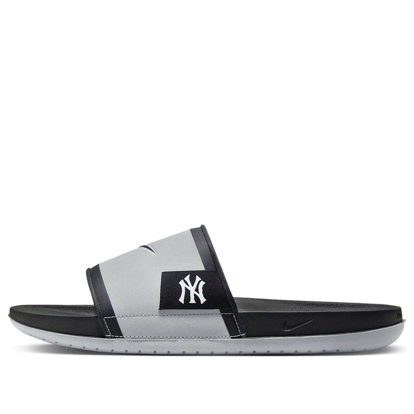 Tennarit ja kengät Nike MLB x Offcourt New York Yankees Slides Harmaa | FN4487-001, 0