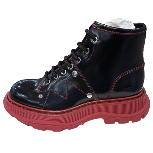 Tennarit ja kengät Alexander McQueen Alexander Mcqueen Studded Polished Leather Ankle Boots Musta | 595469WHQSG1169