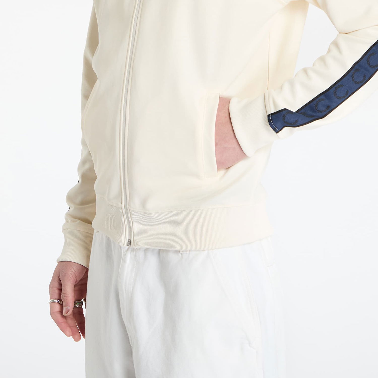 Huppari Fred Perry Fred Perry Contrast Tape Track Jacket Beige | J5557 Y24, 1