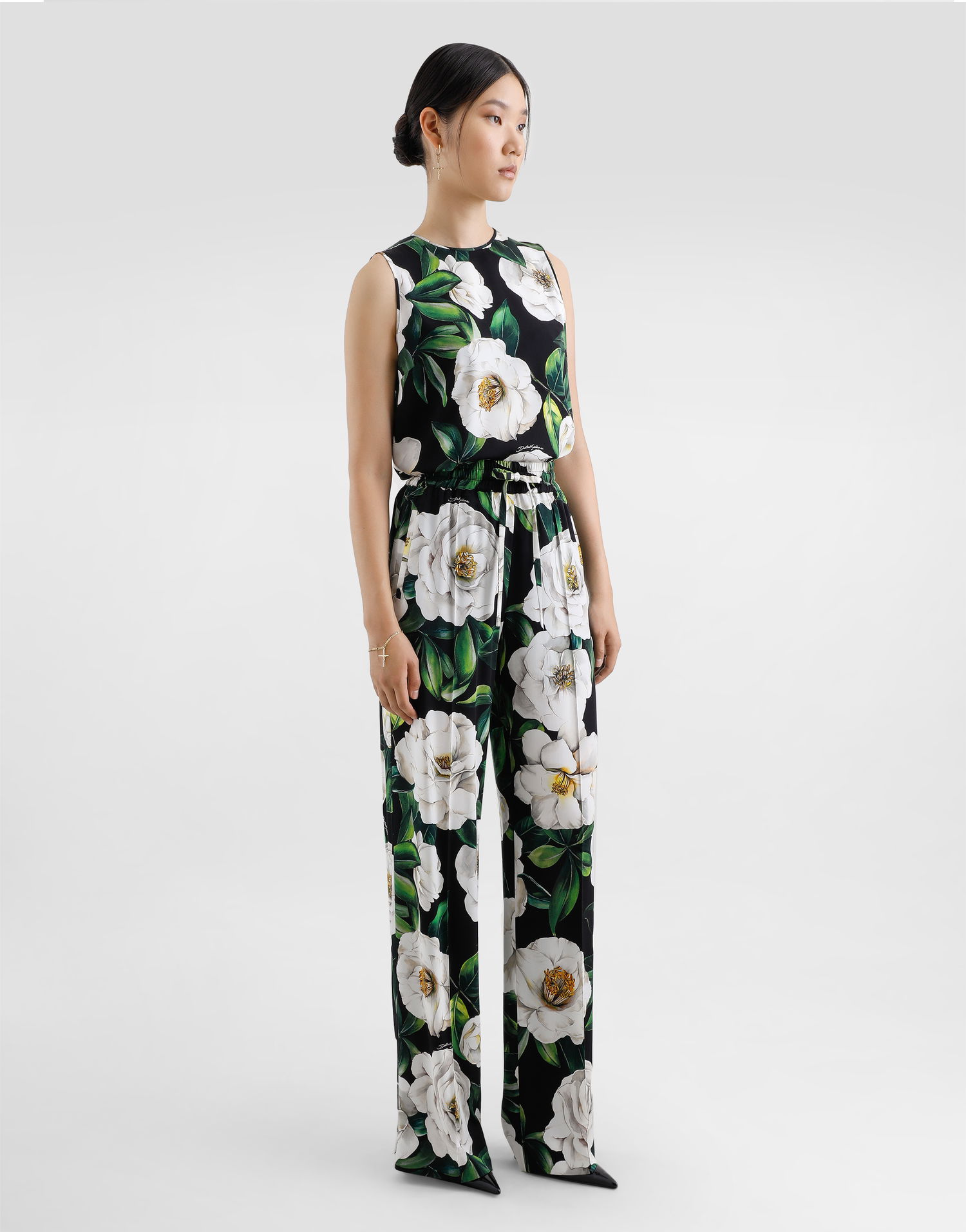 Tankkitoppi Dolce & Gabbana Dolce & Gabbana Sleeveless Gardenia Print Charmeuse Top Musta | F7AO3TFSA7FHN5JB, 1