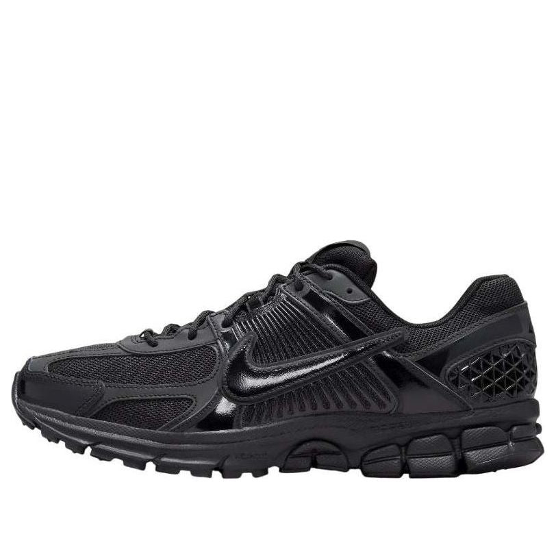 Tennarit ja kengät Nike Air Zoom Vomero 5 Dover Street Market Musta | FZ3313-001