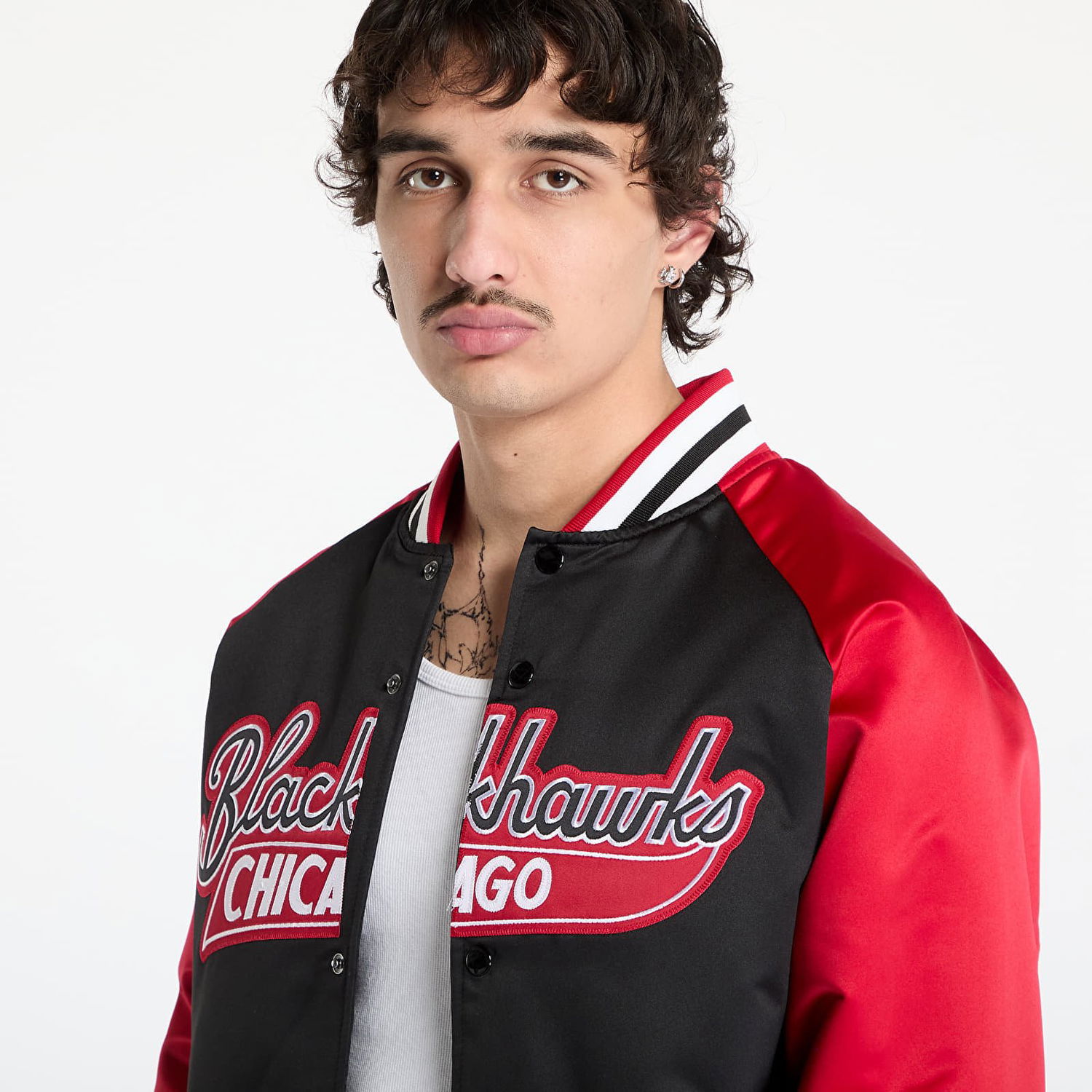 Bomber-takki Mitchell & Ness Mitchell & Ness NHL Blackhawks Double Clutch Satin Jacket Punainen | JK9196-CBHBKSC, 1