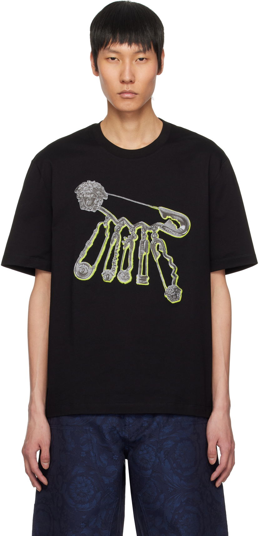 T-paita Versace Versace 'Versace Pop Pin' T-Shirt Musta | 1013302_1A13423