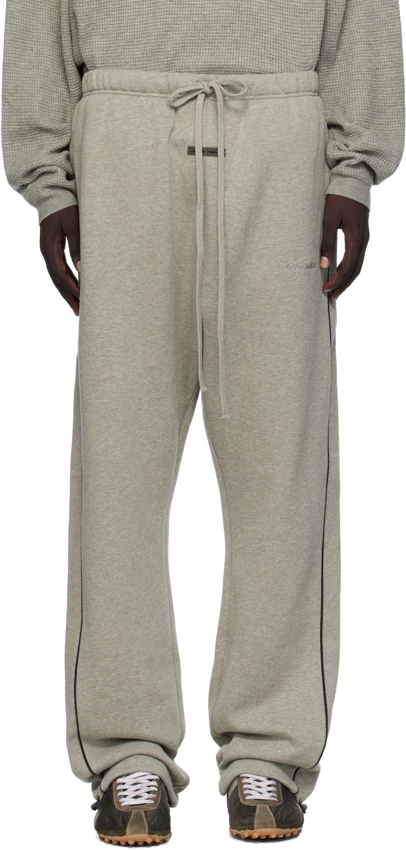 Verryttelyhousut Fear of God ESSENTIALS Relaxed Fleece Piping Sweatpants Harmaa | 130SP258065F